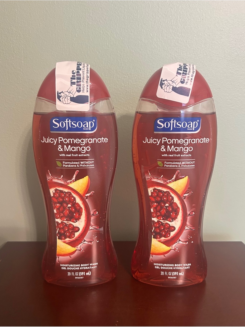 Softsoap Juicy Pomegranate & Mango Moisturizing Body Wash - Red